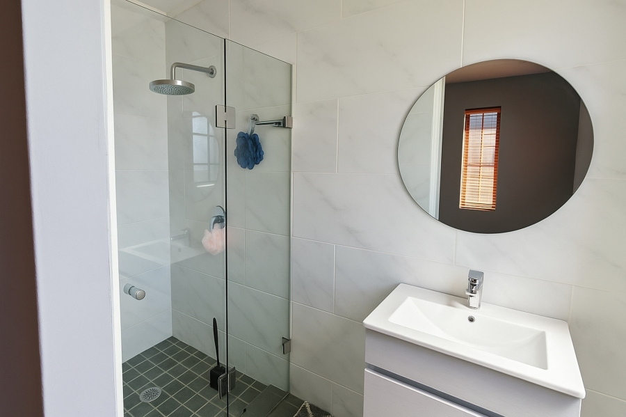 2 Bedroom Property for Sale in Uitzicht Western Cape